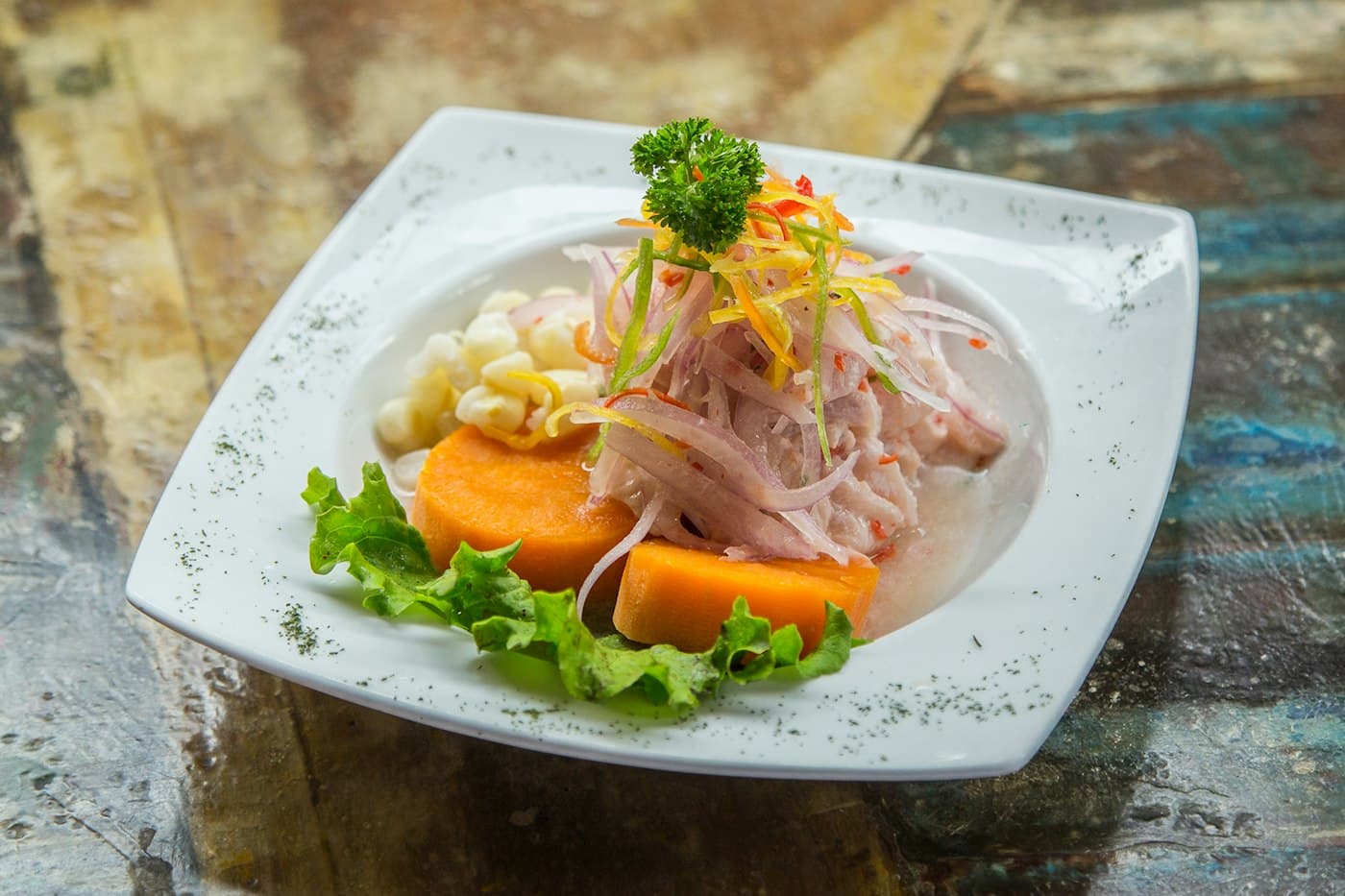 Ceviche péruvien à la patate douce et aux oignons rouges