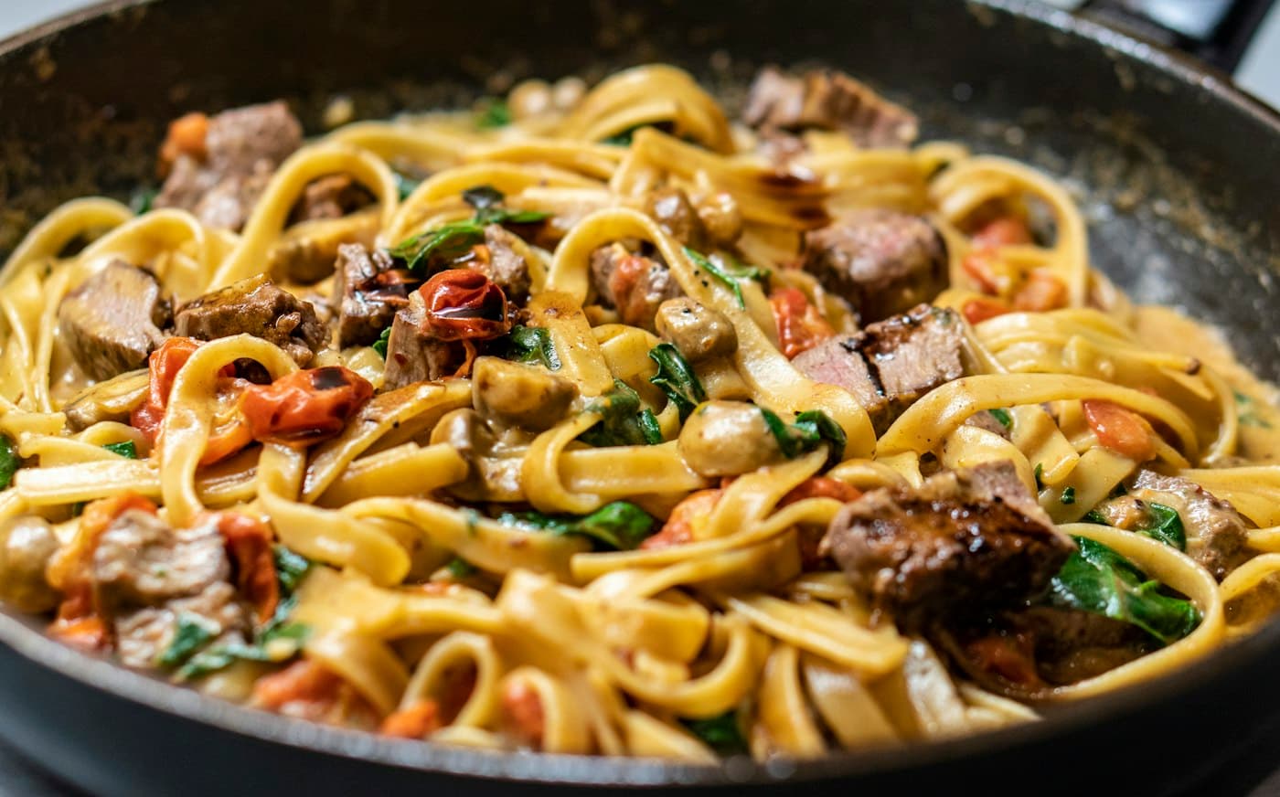 Tagliatelles fraîches à la poêle